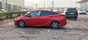 Toyota Prius (Hybrid) – qırmızı hetçbek - Kuzov: 5 qapılı hetçbek -