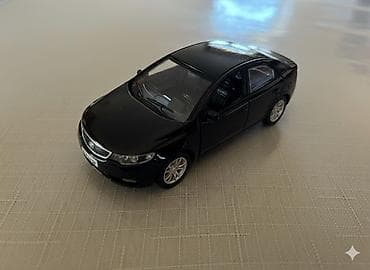 Qara rəngli metal model avtomobil – sedan tipli kolleksiya oyuncağı -