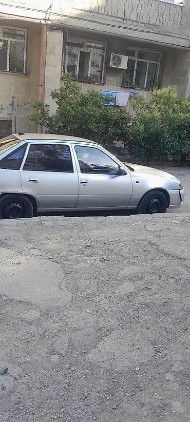 Транспорт: Daewoo Nexia: 1.6 л | 2010 г. Седан — 4