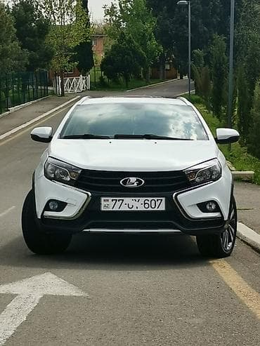 Lada Vesta SW Cross – ağ rəngli, şəhər və ailə istifadəsi üçün praktik