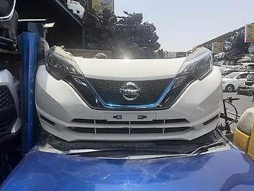 Nissan Note üçün ön hissə komplekti. Komplektə görünən əsas detallar