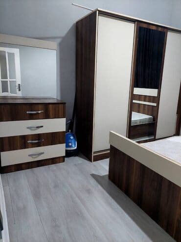 Lixiang: Xırdalan şəhəri,Mehdi Hüseyn küçəsi 28-də, ümumi sahəsi 60 m² olan,3 — 4