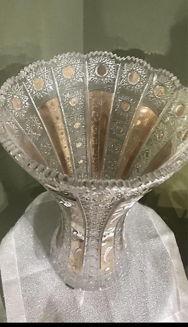 əsgər şəkilləri: Bir vaza, Xrustal — 4