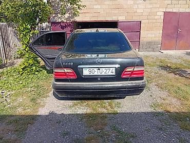 Mercedes-Benz E 240: 2.4 l | 1999 il Sedan — 2