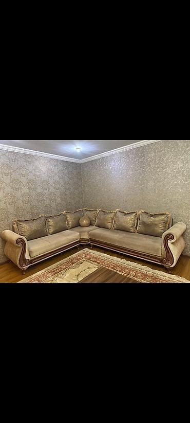 Мебель: *DIVAN* Qiymət *400 azn* 
Olcu 2.5x3m 
Alti bazalid
Ünvan Sumqayıt 31 — 1