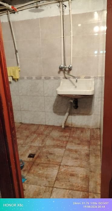 ev menzil: Kirayə üçün tam mebellı 2 otaqlı mənzil - Geniş qonaq otağı: divan — 9