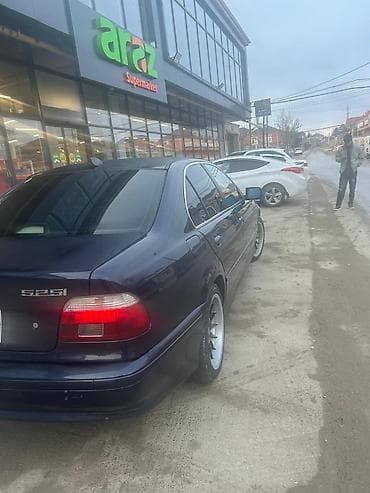 BMW 525: 2.5 l | Sedan — 8