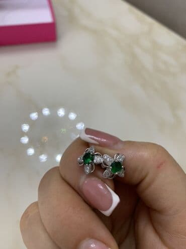 brilliant qaşlı üzük: Zərif gümüş sırğa cütü – çiçək forması - Material: parlaq ağ rəngli — 2