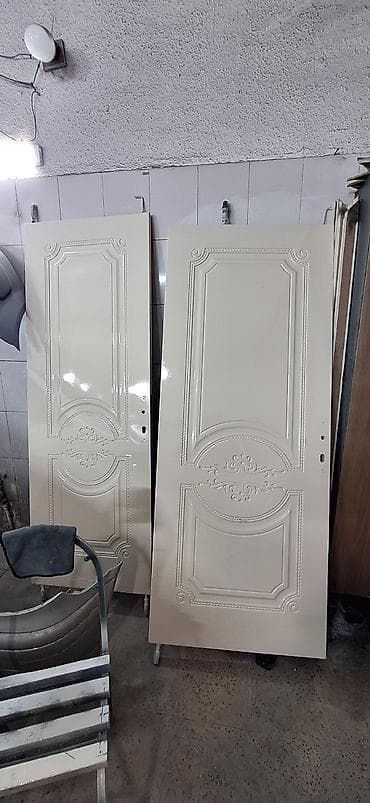 Перила: Ağ rəngdə klassik naxışlı otaq qapısı dəsti - Material: MDF əsaslı — 2