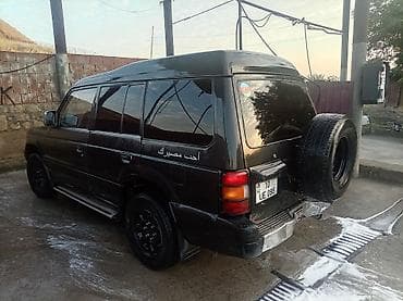 man sat: SUV – 2.5 dizel, satılır. Xüsusiyyətlər: - Kuzov: qara rəngli, 5 — 3