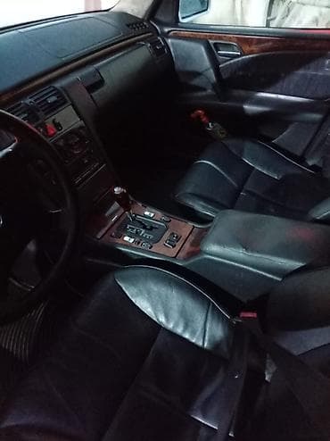 mercedes 208 d: Mercedes-Benz 300: 3 l | 1998 il — 7