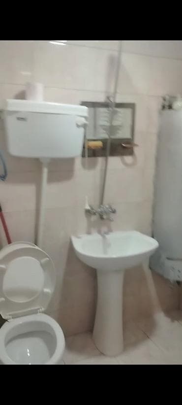 2 otaqlı mənzil satıram: Kirayə üçün 1 otaqlı mənzil. - Yataq otağı: iki nəfərlik geniş — 4