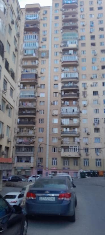 Yeni Yasamalda yeni tikili binada. 77 avtobusun son duracagi. 18 — 7