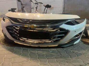 cobalt bufer: Ağ rəngdə, Chevrolet markalı avtomobilin ön bamperi. Bamper — 3