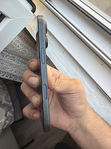honor 8 pro: IPhone 16 Pro, 128 GB, Black Titanium, Face ID — 3