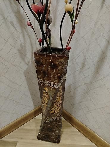 Vazalar: Bir vaza, Keramika — 6