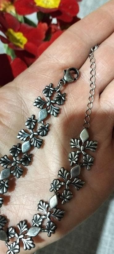 saat qol: Gümüş rəngli zərif qolbaq - Dizayn: Bütün qolbaq boyunca bir-birinə — 6