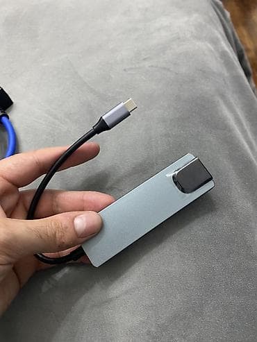 fləş kart: USB-C çoxportlu hub/adaptor Xüsusiyyətlər: - USB-C qoşulma (noutbuk — 3