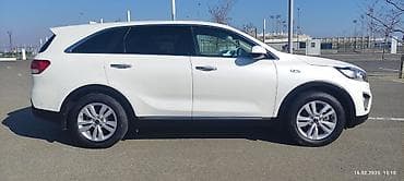 7 yerlik avtomobillər: Kia Sorento – ağ rəngli, şəhər və uzun məsafələr üçün geniş və rahat — 8