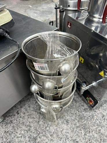 Rəng - Gümüşü, Paslanmayan polad