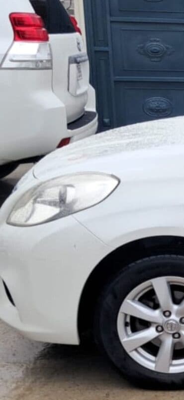 зарядное устройство для автомобильного аккумулятора в баку: Ağ rəngli sedan avtomobil 2013 Nissan Sunny 2013 orjinal fara. Ancaq — 2