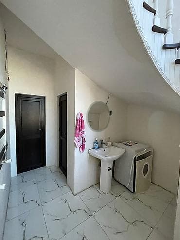 nizami ev: 2 mərtəbəli fərdi yaşayış evi. Evin fasadı müasir üslubda işlənib — 6