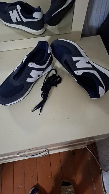 new balance: Endirimde olacag real aliciya.Dizayn: Tünd göy rəngdə idman — 3