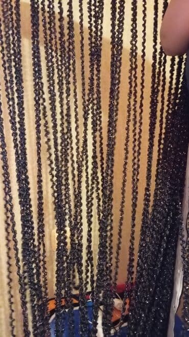 Süni güllər: Boncuk pərdə Başlığı tikilmiş hazır vəziyəttə eni 8m. hündürlüyü 2.7m — 1