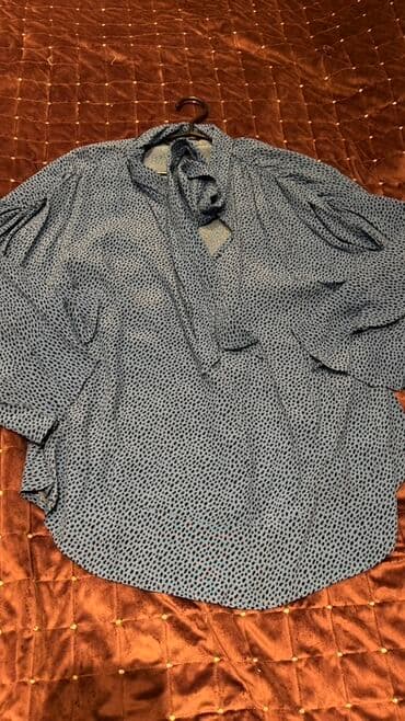 qadın koynekleri: Zərif naxışlı qadın bluzası - Rəng: boz-mavi fon üzərində xırda qara — 1