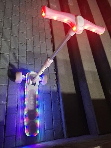 hover bohart: Uşaq skuterı – LED işıqlı, 3 təkərli işıqlı,musiqili - Rəng: açıq — 3