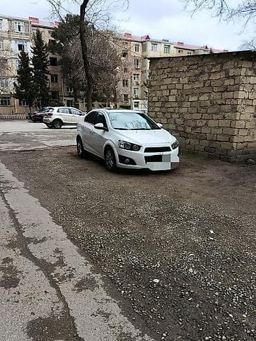 mercedes e 300: Chevrolet Aveo: 1.6 l | 2014 il 267752 km Sedan — 5