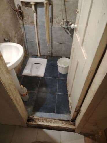 дом в баку: KİRAYƏLİK SADƏ MƏNZİL – 1 OTAQ Təsvir: - Taxta döşəməli geniş otaq — 1