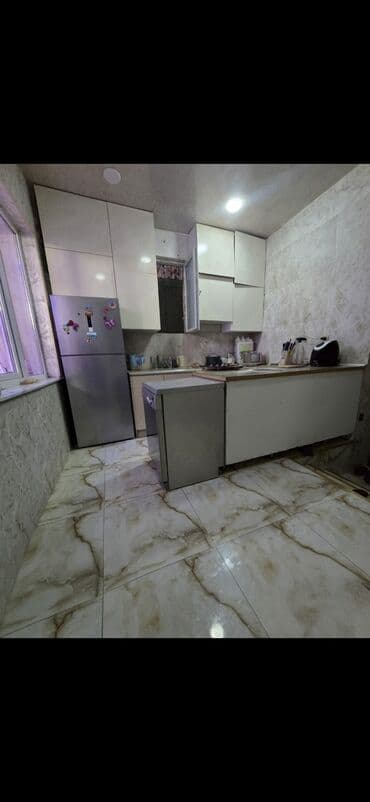 qara qarayev: Xırdalan şəhərində yerləşən Texnikoma və 3 nömrəli məktəb yaxınlığında — 7