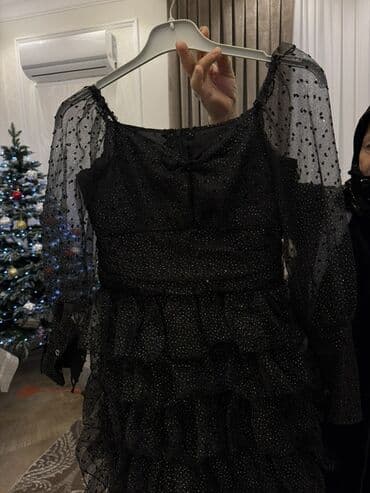 Qadın qara ziyafət geyimi - Model: qat-qat ətəkli, şifon üstlü