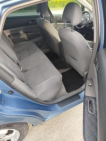 ilkin odənişsiz avtomobil: Toyota Prius, mavi rəng, 5 qapılı hatchback, hibrid. - Yüngül lehimli — 7