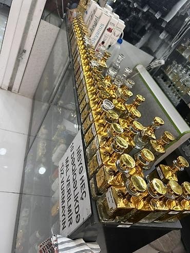 Ətriyyat: Ətir Kupsinleri ve vitrin satilir tek tekde satilir. Yer baglanir — 3