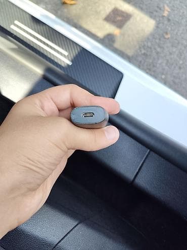 IQOS ILUMA ONE tütün qızdırma cihazı, tünd boz rəngdə və kompakt, oval — 8