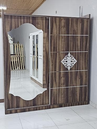 uzun donlar: *Dolab 235 manat *Catdırlma pulsuzdur* Olcu H 2 /E 1.70/D 57 Unvan — 2