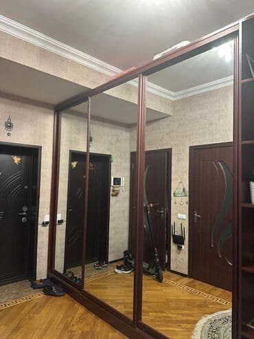 Kupe, 3 qapılı Düz dolab, Dəhliz dolabı