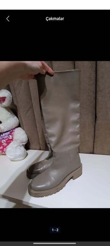 женские сапоги на платформе: Qadın uzun çəkmələr – bozumtul-bej rəng - Model: dizə yaxın — 1