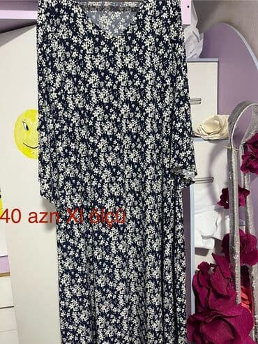 yay donu: Floral naxışlı uzun don - Rəng: tünd göy üzərində ağ çiçək printi - — 1