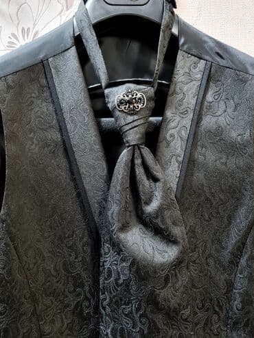 kişi ucun klassik qara kostyum: Quesste Cerimonia bəylik kostyumu köynək+baboçka hədiyyə . Hər biri — 4