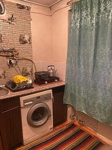 Nizami rayonu, Neftçilər metrosunun çıxışı, köhnə tikili, 5 mərtəbəli — 3