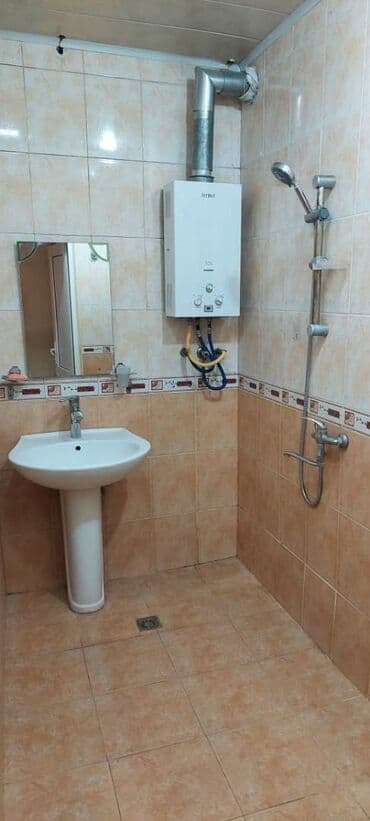 sabuncuda kirayə ev 200 azn: Bineqedi rayonu 9-cu mikrarayonda 4 mertebeli binanın 4-cu — 11