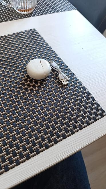 Mini portativ USB fan – kompakt dairəvi korpus, qatlanan dizayn