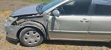 kotan satisi: Toyota Corolla sedan – gümüşü rəng • Kuzov: 4 qapı, ön sağ tərəfdə — 4