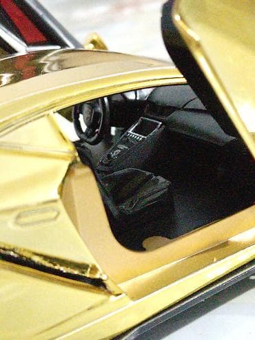 dvd diskler: Qızılı rəngli superkar model maşın (oyuncaq/kolleksiya) - Korpus — 1