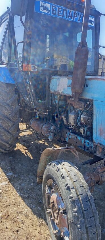 təkər traktor: Belarus MTZ tipli traktor - Korpus: kabinəli, mavi-qara rəng sxemi — 7