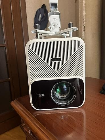 zoom: İşlənmiş Portativ Proyektor — 1