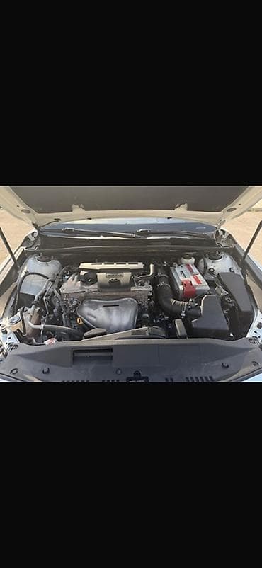 camry stop: Toyota Camry – ağ rəng, sedan kuzov, dinamik və zərif dizayn — 10